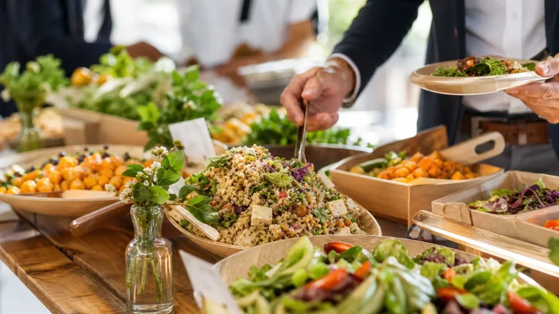 Traiteur local et de saison : comment verdir la restauration de votre prochain événement